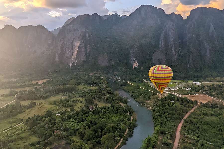 Hot Air Ballon in Vang Vieng - Laos tours