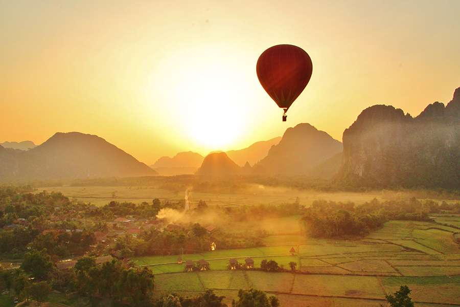 Hot air balloon in Vang Vieng - Laos tours