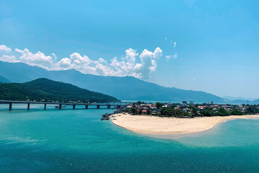 Lang Co beach - Vietnam tour packages