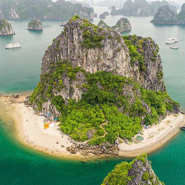 Ba Trai Dao Beach - Vietnam tours