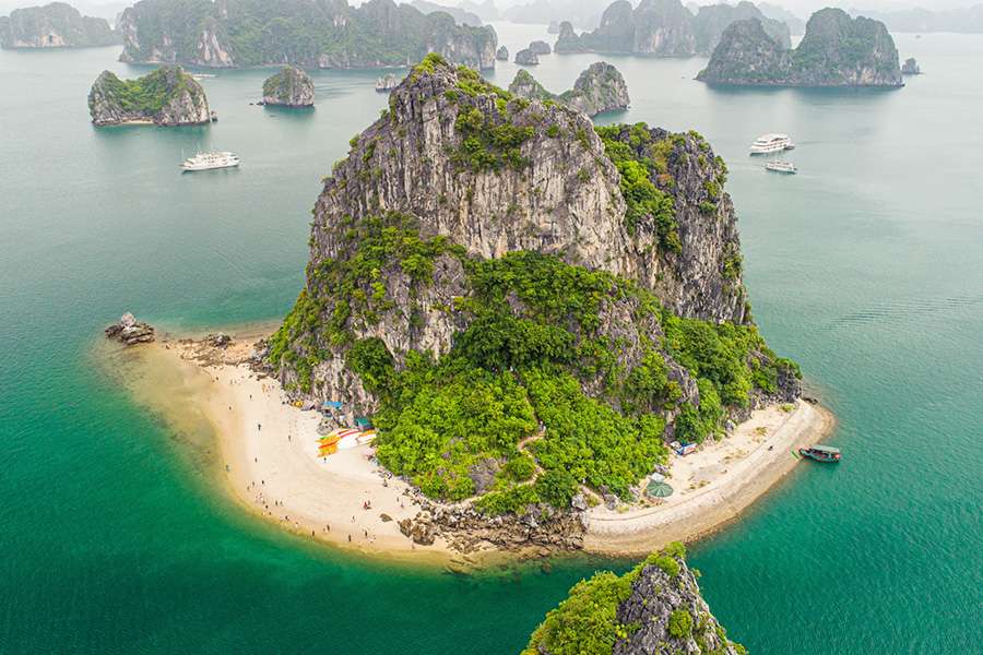 Ba Trai Dao Beach - Vietnam tours