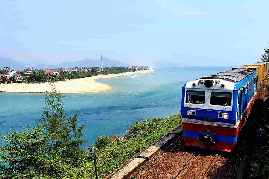 Heritage train connecting Hue to Da Nang offically sells tickets