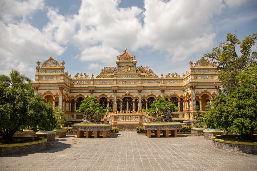 Vinh Trang pagoda - Vietnam tour packages