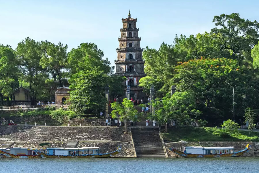 Visit Thien Mu Pagoda - Hue tours