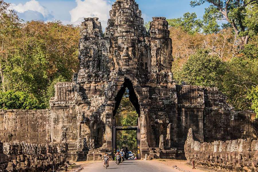 Angkor Thom - Multi country tour