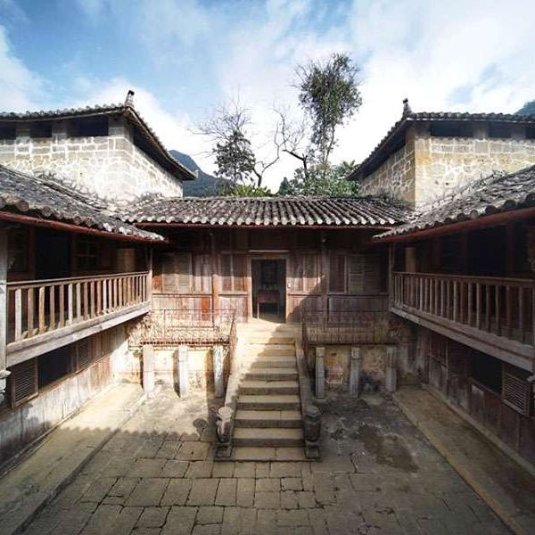 Vuong Palace - Vietnam adventure tours