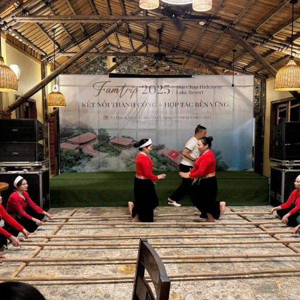 mai chau hideaway lake resort - vietnam day tourrs