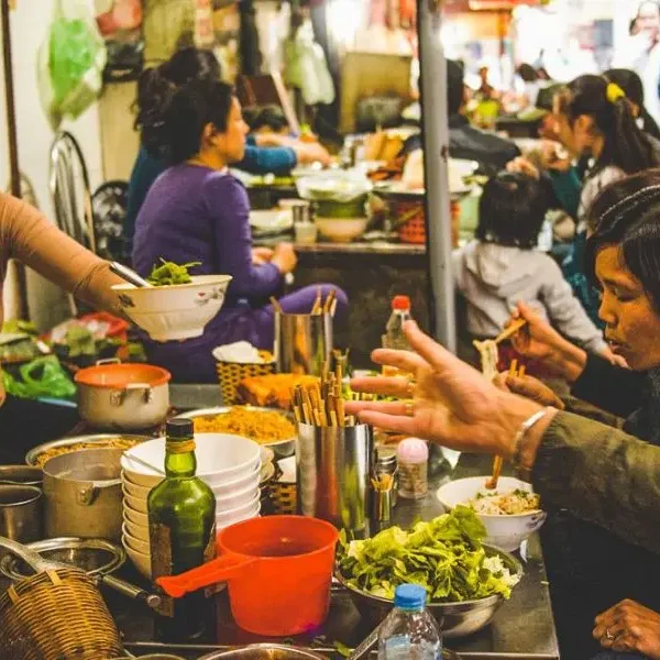 hanoi street food tour with vietnam local tour company