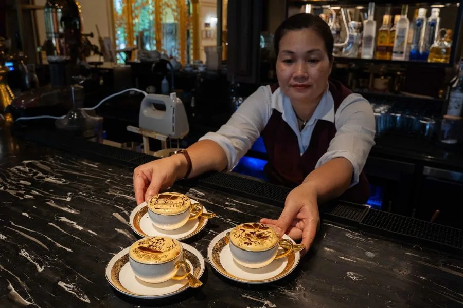 golden egg coffee in hanoi