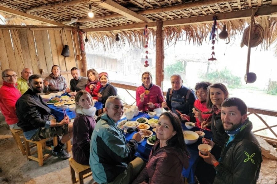 tay homestay family meal sustainable travel in vietnam