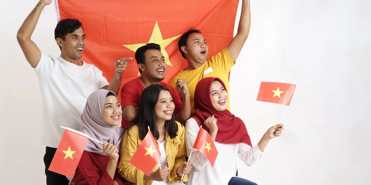 Muslim travelers in Vietnam enjoying halal tour package with Vietnam local tour operators