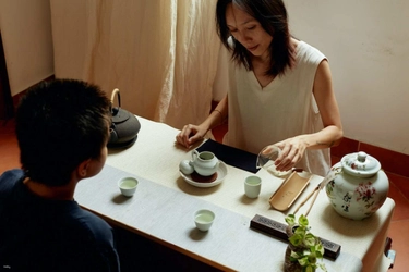 hidden attic tea room - tea meditation in vietnam