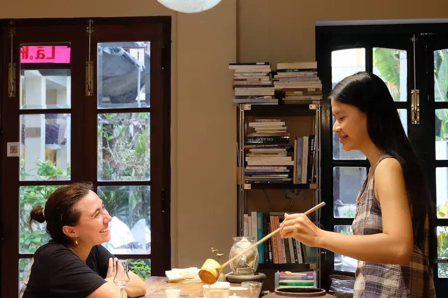 tea meditation in vietnam - la.kao tea house
