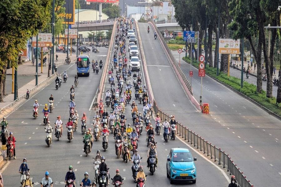 traffic in vietnam - unspoken rules of vietnam