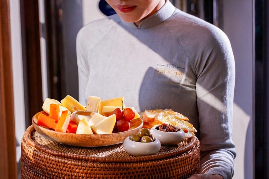 the vietage train afternoon tea