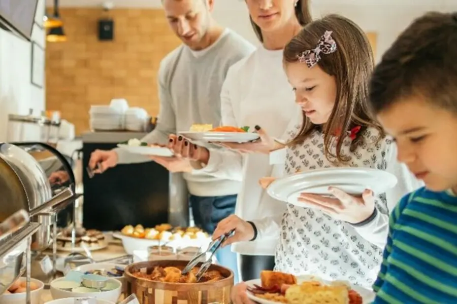 Treating the Breakfast Buffet as Takeaway Food
