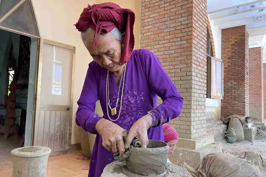 bau truc pottery village - pottery making in vietnam